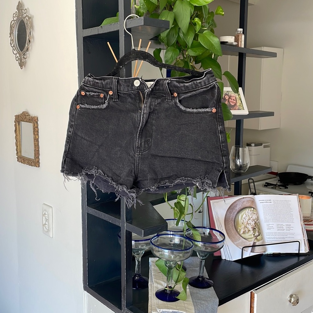 Abercrombie and Fitch mom short, high rise black size 4